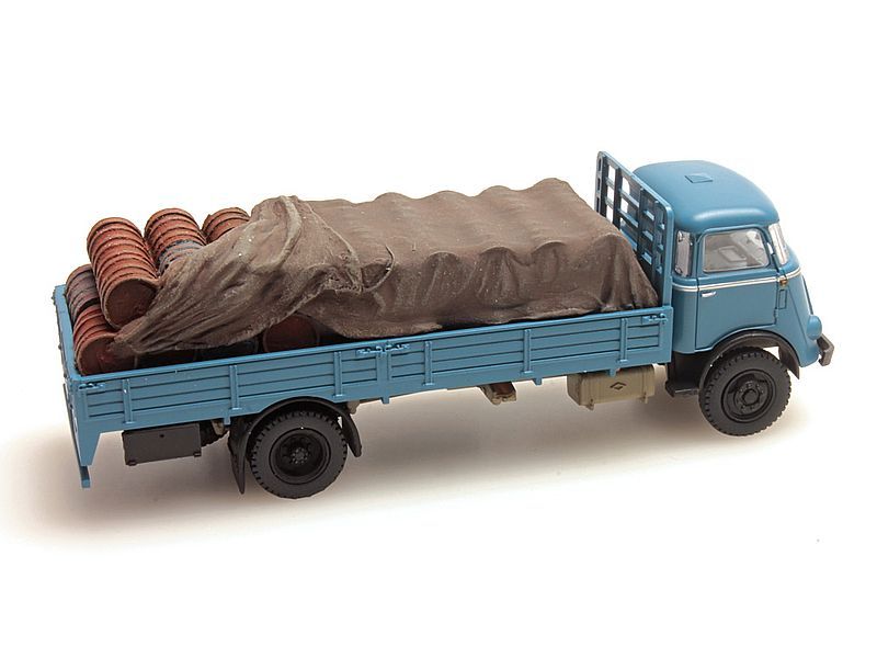 Ladegut Fässer mit Plane DAF Pritschen-LKW